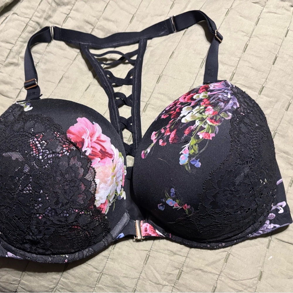 Cacique Black Floral Lace Bra super cute front closer